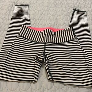 Lululemon leggings black and white striped size 6